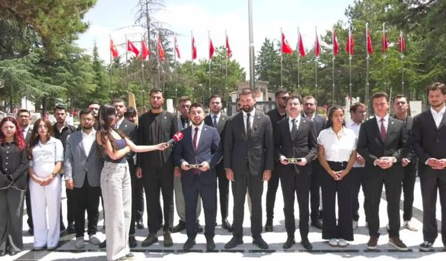 İYİ Parti Gençlik Kolları'ndan 'çerçeve yasa' protestosu: Teröristleri gençlerimize komşu mu edeceksiniz