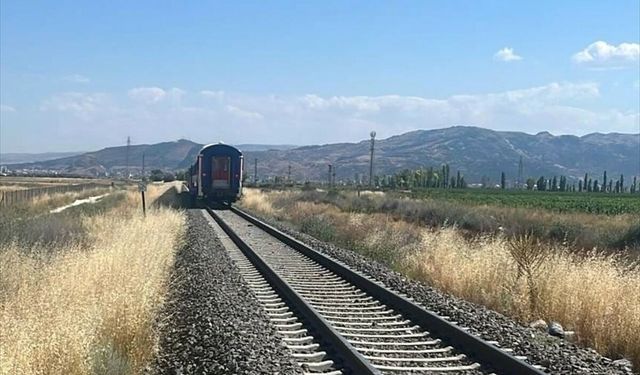 Afyonkarahisar'da feci tren kazası: 1 kişi öldü, 2 kişi yaralandı