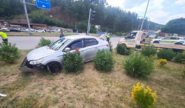 Amasya Taşova’da iki aracın çarpıştığı trafik kazasında 7 yaralı