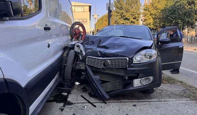 Bursa Yıldırım’da feci trafik kazası: Motosiklet sürücüsü ağır yaralandı