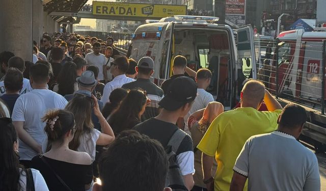 İstanbul Şirinevler’de metrobüs hattına düşen kadın ağır yaralandı