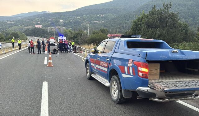 SON DAKİKA: Bolu D-100'de iki aracın çarpıştığı trafik kazasında 1 ölü, 2 ağır yaralı