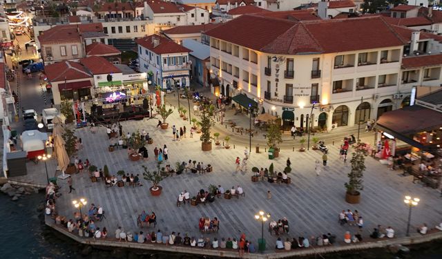 Ayvalık'ta tarihi Gümrük Meydanı yeniden hizmete açıldı