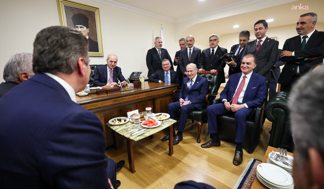 Çerçeve yasa sonrası Bahçeli'den Kurtulmuş'a özel tasarım hediye