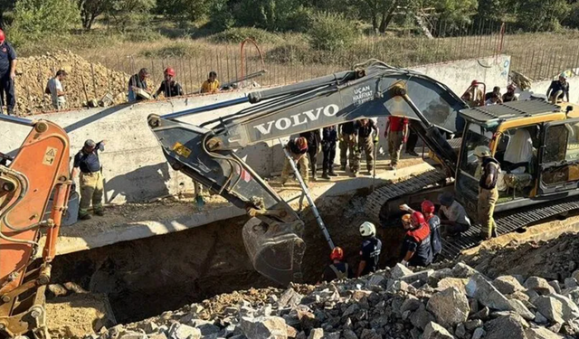 İstanbul Tuzla'da inşaat alanında göçük: Bir işçi kısmen göçük altında kaldı