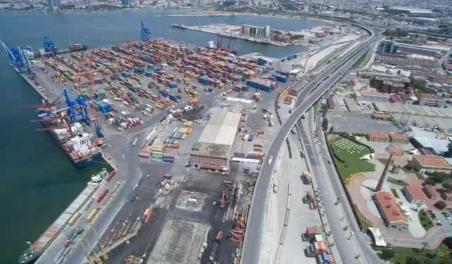 İzmir Limanı'nın Türkiye Varlık Fonu'na devri tamamlandı: İşletme hakkı Alport'a verildi