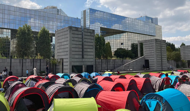 Paris'te yaklaşık 500 kişilik kamp tahliye edildi: Sağlık koşulları gerekçe gösterildi