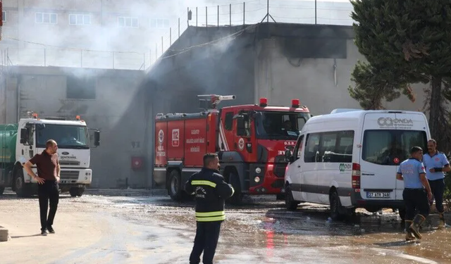 Gaziantep OSB'de tekstil fabrikasında yangın: Müdahale sürüyor
