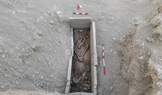 Aspendos'ta 2 bin 400 yıllık 'Güreşçi Mezarı' gün yüzüne çıkarıldı