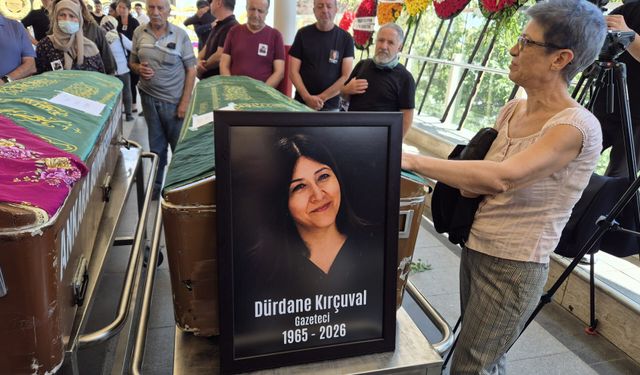 Meslektaşları Dürdane Kırçuval’ı son yolculuğuna uğurladı