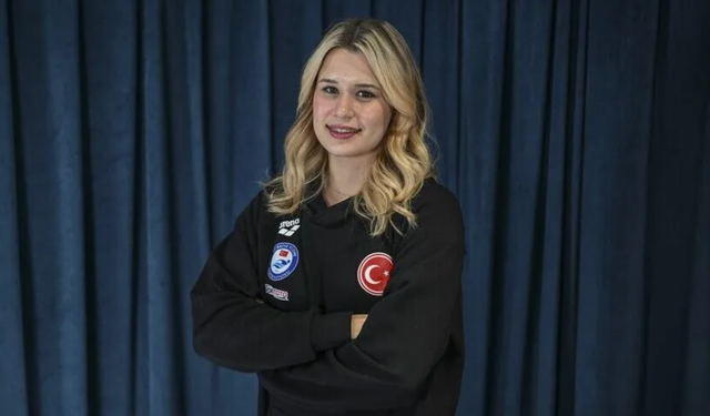 Milli yüzücü Defne Kurt'tan Avrupa şampiyonluğu: 100 metre serbestte altın madalya
