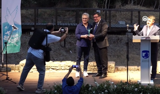 63. Uluslararası Troia Festivali Başladı: Homeros Ödülü Zülfü Livaneli’ye takdim edildi