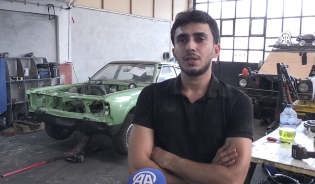 Gazetecilik bölümü okuyan genç maden işçiliğini bıraktı, dede mesleği oto tamirciliğine başladı