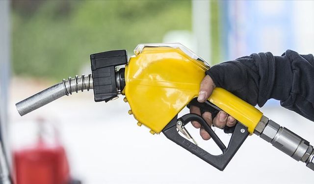 Benzin ve motorin fiyatları 4 Ekim 2026: Zam veya indirim var mı? Motorine yeni indirim yolda