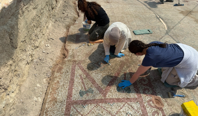 Pompeiopolis Antik Kenti'nde heyecan veren keşif: 105 metrekarelik zemin mozaiği ve 1800 yıllık Eros başı bulundu