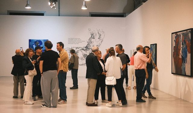 Özgür Eryılmaz’ın "Eş Zaman İnsan" sergisi CerModern’de sanatseverlerle buluştu