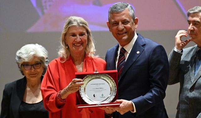 Dil Derneği'nden Özgür Özel'e onur ödülü