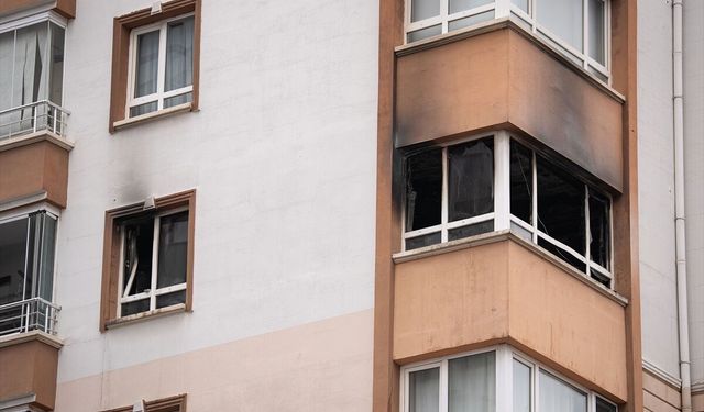 Mamak'ta apartmanda korkutan yangın: Mahsur kalan anne ile oğlunu itfaiye kurtardı
