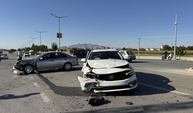 Karaman trafik kazası: İki otomobilin çarpıştığı kazada 6 yaralı