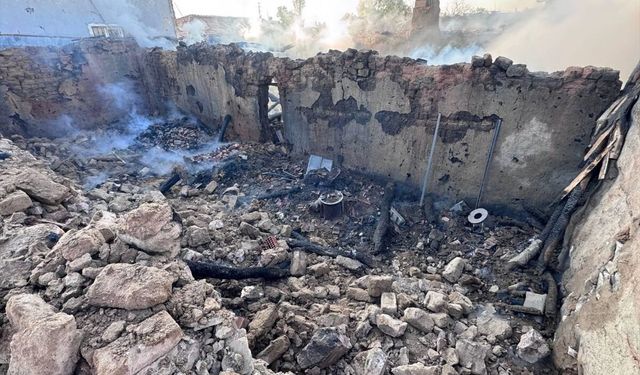 Kırıkkale Keskin'deki yangında bağ evi ve samanlık kullanılamaz hale geldi