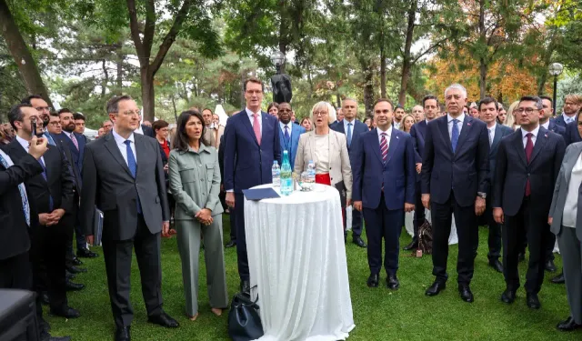 Wüst: "Almanya'nın yeniden birleşmesi, Almanya'daki tüm insanların ortak hikayesidir"