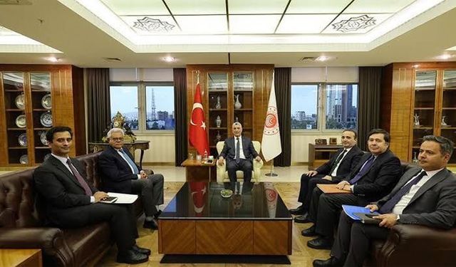 Bakan Bolat, Pakistan Büyükelçisi Cüneyd ile bir araya geldi