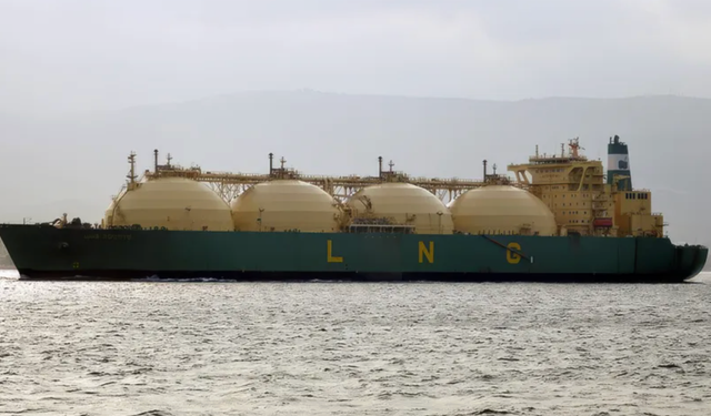 Enerji geçiş noktası Hürmüz’de LNG trafiği alarm veriyor