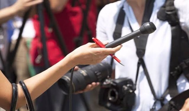 TGS'den Artvin'de gazetecilere yapay zeka, video haberciliği ve hukuk eğitimi