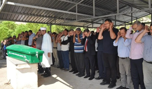 KKTC'deki gemi kazasında yaşamını yitirenler memleketlerinde toprağa verildi