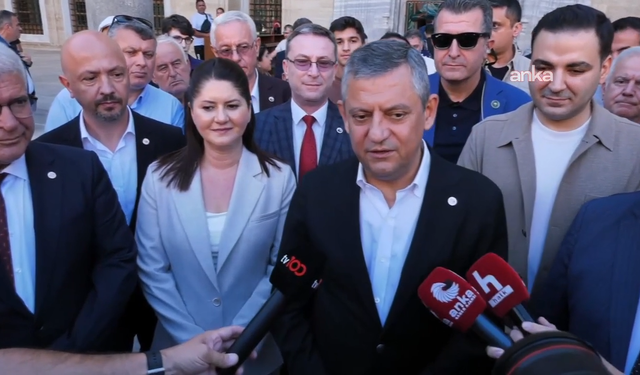 Selimiye Camisi'ni ziyaret eden Özgür Özel restorasyonla ilgili bilgi aldı