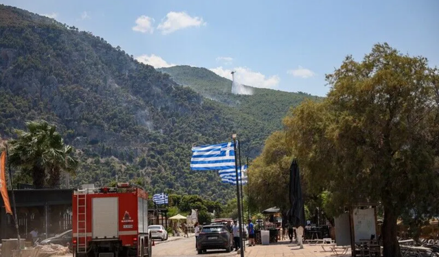 Yunanistan'da 10 bölgede yüksek yangın riski: 3. seviye alarm verildi