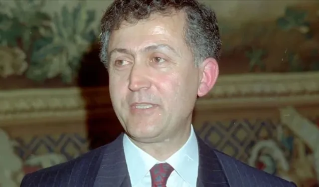 Ahmet Taner Kışlalı, ölümünün 27’nci yılında evinin önünde düzenlenen törenle anıldı