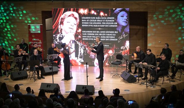 "Sanat Güneşi" Zeki Müren vefatının 30. yılında Ankara'da "Beklenen Şarkı" konseriyle anıldı