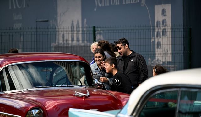 Klasik ve ikonik otomobiller Ankara'da buluştu
