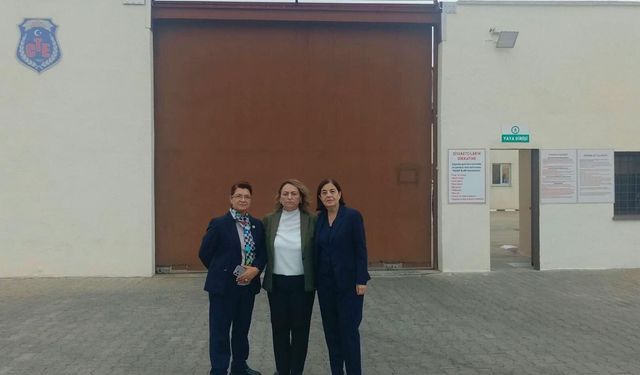 CHP'li vekillerden Silivri'de tutuklu başkanlara destek ziyareti