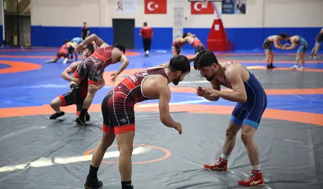 Dünya U23 Güreş Şampiyonası'nda millilerden çifte madalya: