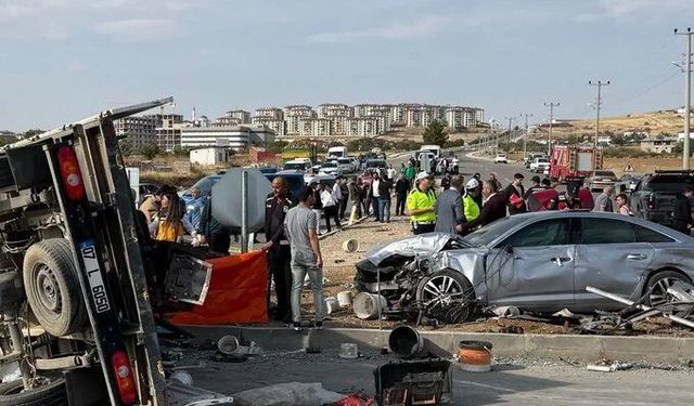 Kahramanmaraş'ta MHP konvoyunda trafik kazası: 1 ölü, milletvekili dahil 7 yaralı