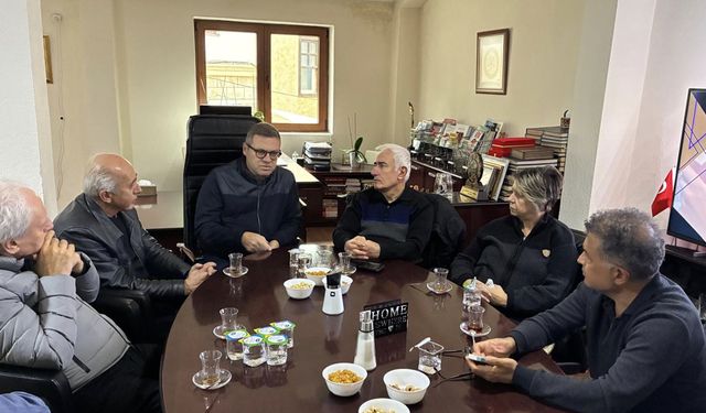 Gazeteciler Cemiyeti heyeti "Makedonya Türklerinin sesi" Yeni Balkan gazetesini ziyaret etti