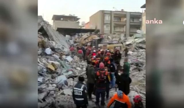 İBB itfaiye ekipleri, depremin 278'inci saatinde Hatay’da bir kişiyi daha sağ olarak enkazdan çıkardı