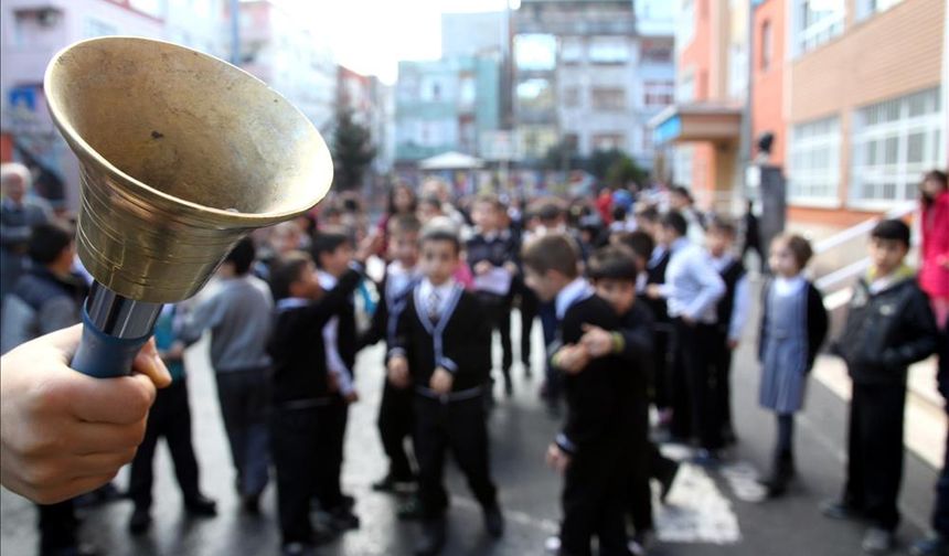 Okullarda ara tatilin ardından ilk ders zili yarın çalacak