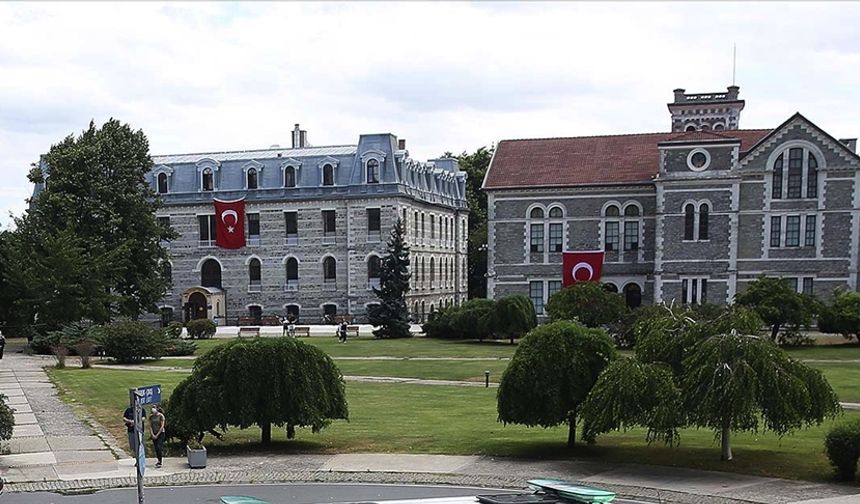 Boğaziçi Üniversitesi: Eski rektörümüz Ergüder'e yönelik bir yasak söz konusu olamaz