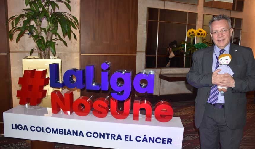 Kolombiya'da rahim ağzı kanserine karşı aşının önemi "sarıl bana" kampanyasıyla anlatıldı