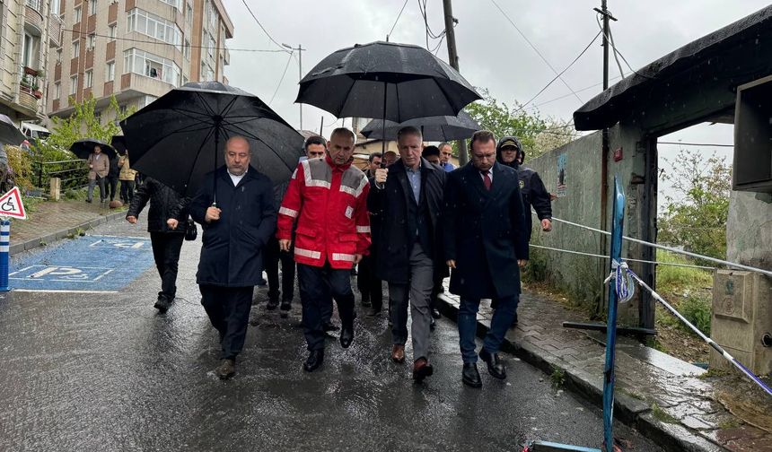 İstanbul Valisi Gül, Gaziosmanpaşa'da toprak kayması yaşanan alanda incelemede bulundu