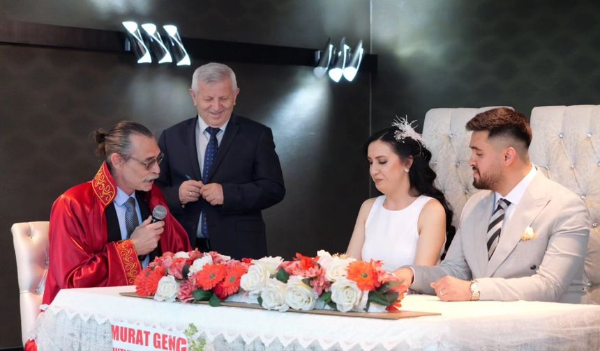 Etimesgut Belediye Başkanı Erdal Beşikçioğlu, ilk nikahını kıydı