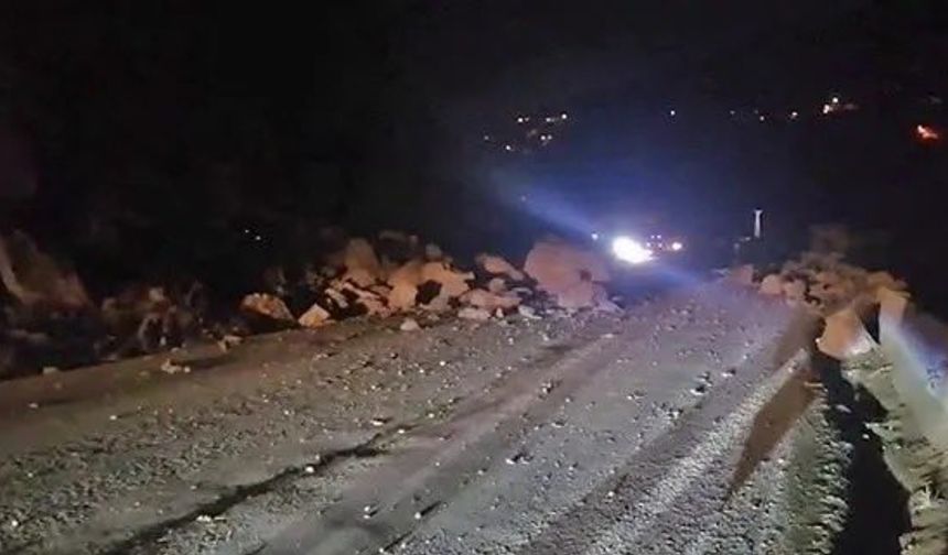 İstanbul Gaziosmanpaşa'da toprak kayması oldu