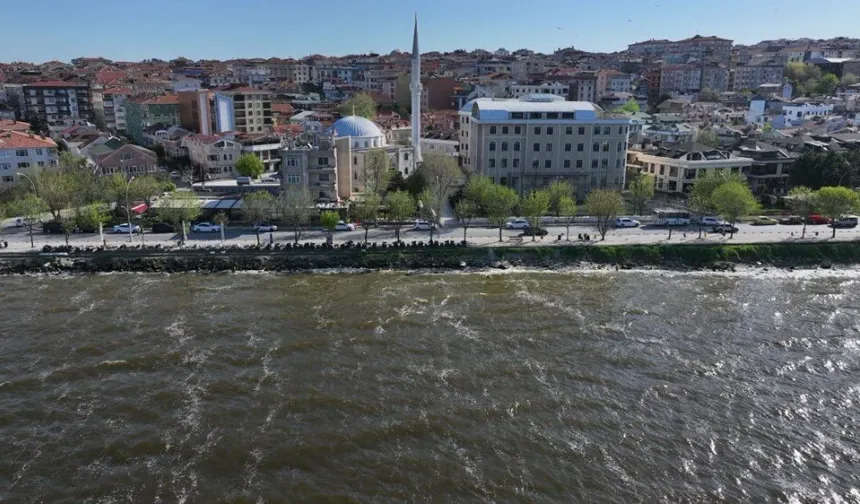 İstanbullular Küçükçekmece Gölü'nden şikayetçi: Kötü koku yayıyor