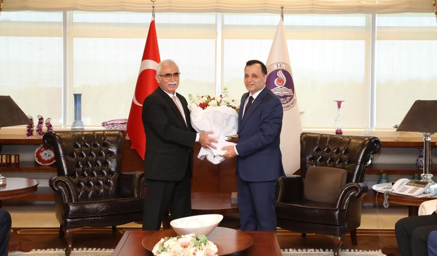 AYM Başkanı Zühtü Arslan, görevini Kadir Özkaya'ya devretti