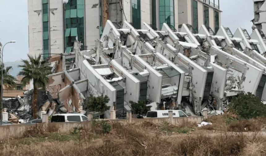 Hatay MCG Tower davasında fiziki dosyanın mahkemeye 3 aydır ulaşmamasına kayıp yakınları tepki gösterdi