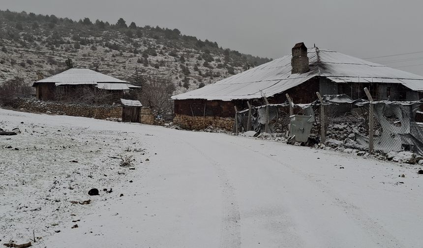 Beypazarı'da kar yağışı etkili oluyor