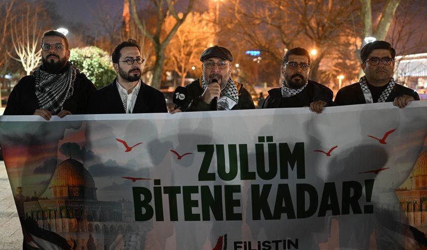 Filistin İnisiyatifi üyeleri İstanbul'da Gazze'ye destek yürüyüşü düzenledi